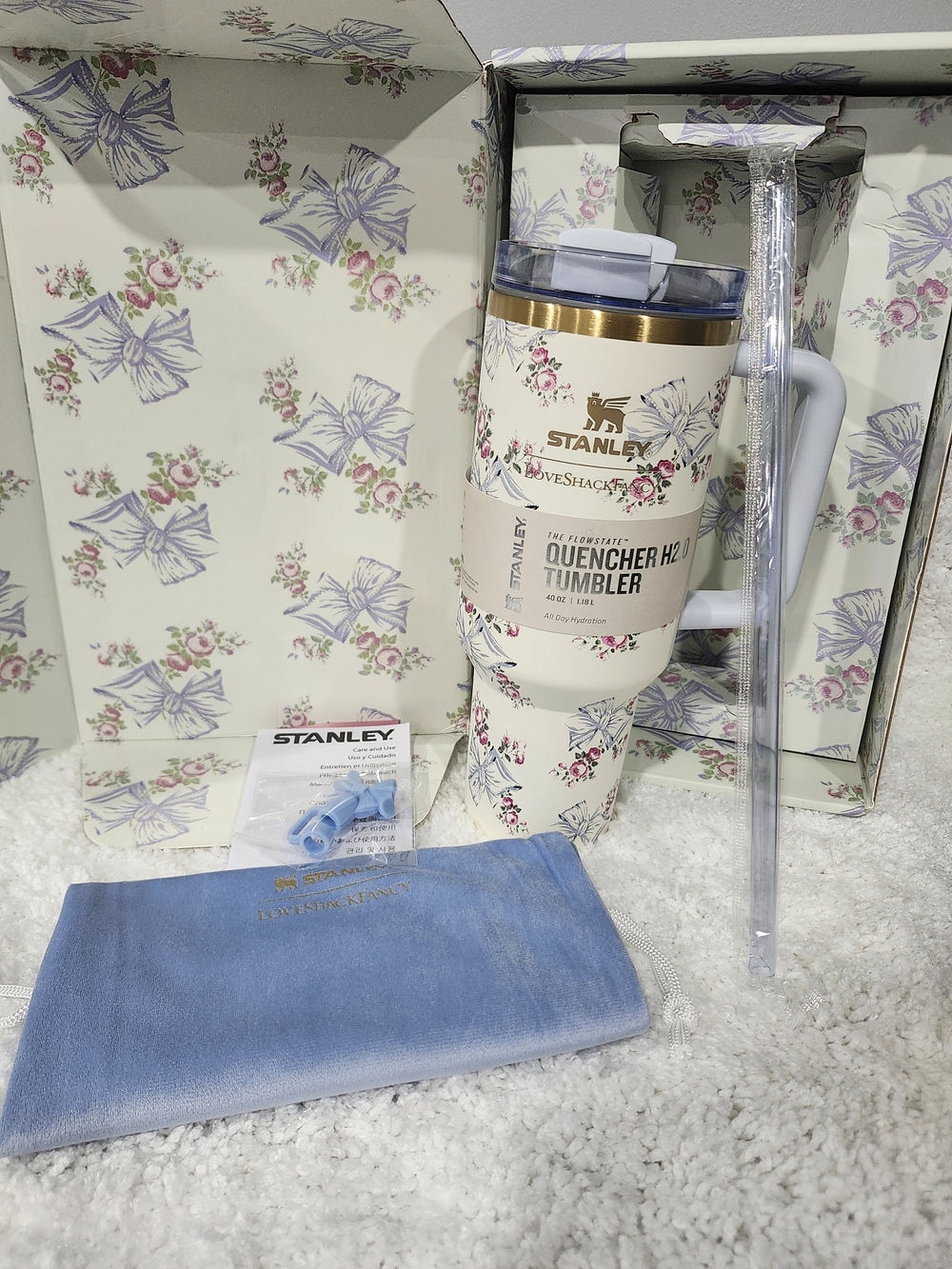 ✨ Stanley x LoveShackFancy Quencher H2.0 Tumbler – 40 oz ✨ - Picture 3 of 5